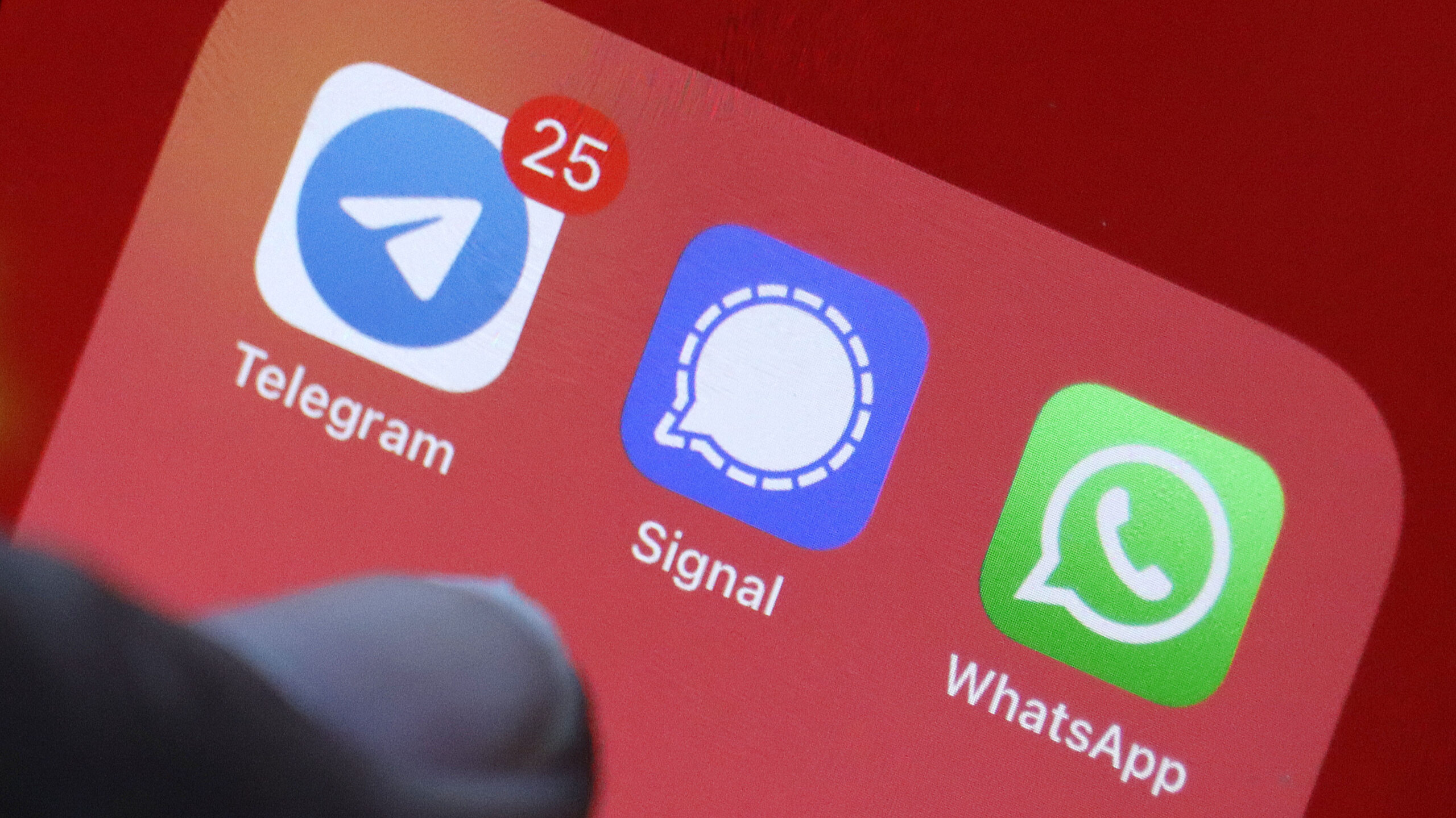 الخصوصية و الأمان في تطبيقات المراسلة Whatsapp , Telegram , Signal
