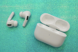 apple-airpods-pro أحد أفضل سماعات الأذن اللاسلكية